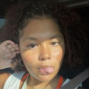 Meet your Posher, Aleesia